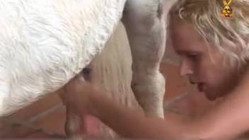 Caucasian brute banging a blond chick in the great outdoors